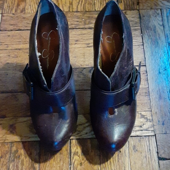 Shoes - Picture 2 of 5